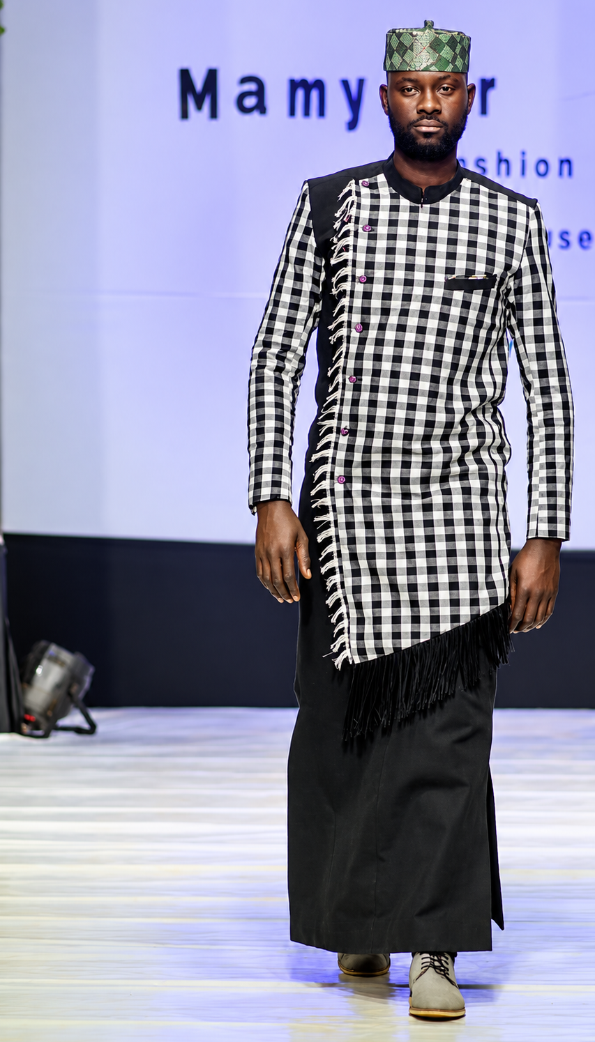 IMAGES DE TISSUS KANVO OU MANNEQUIN EN DEFILE
